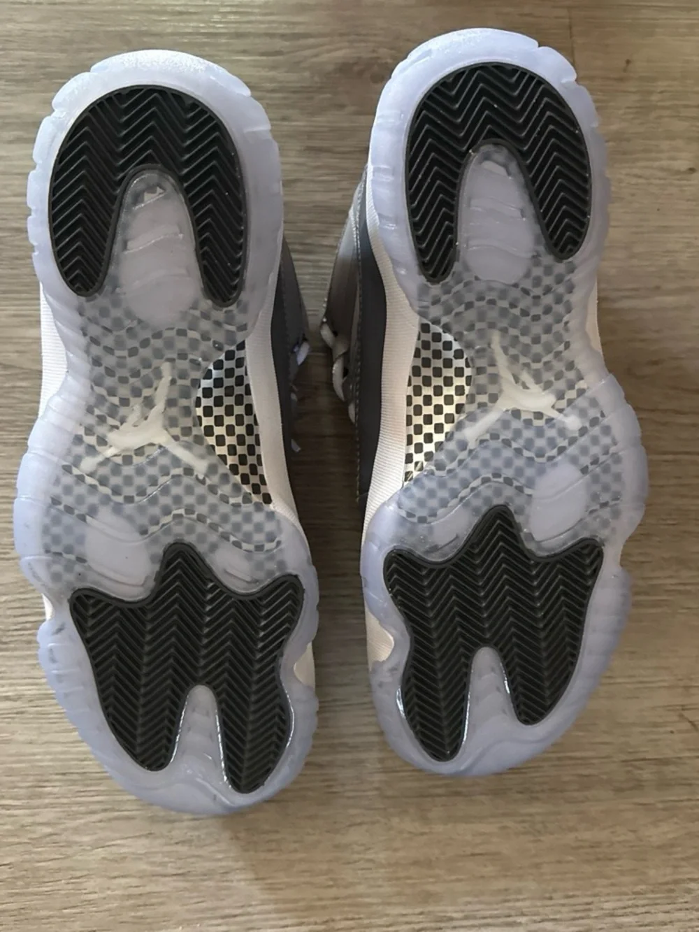 Jordan Men's Athletic Shoes Gray and White